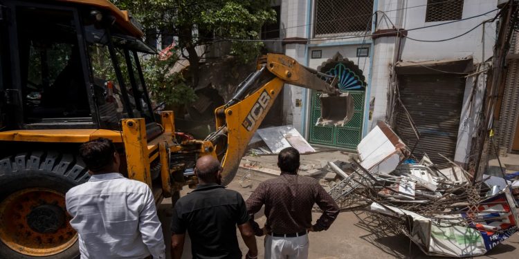 নোটিশ ছাড়াই ভারতে ভাঙা হলো তিন মসজিদ ও মাজার
