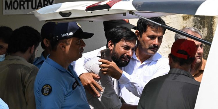 আগুনে ১৪ নবজাতকের মৃত্যু, তালাবদ্ধ ছিল পাকিস্তানের পিমস হাসপাতালের দরজা