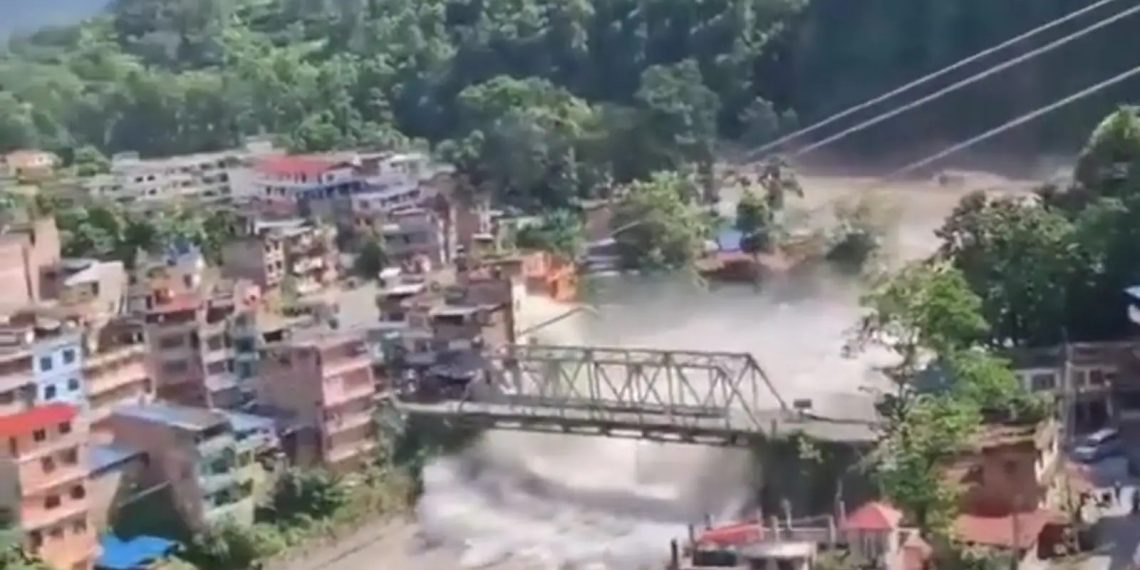 নেপালে ফের আকস্মিক বন্যা, ভেসে গেল বাড়িঘর