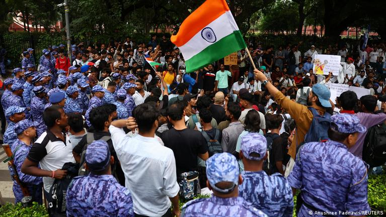 ফের উত্তপ্ত দিল্লি: যন্তর মন্তরে পুলিশি হামলা